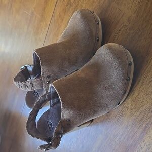Ugg clogs